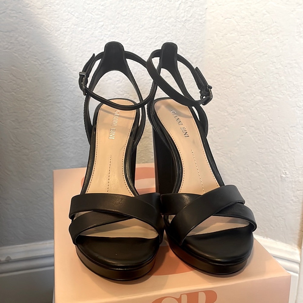 NWT Gianni Bini black leather heels size 7.5